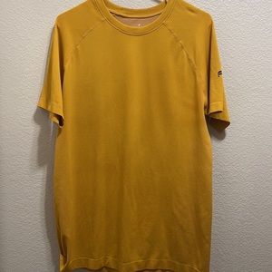 Fabletics Men’s Athletic Moisture-Wicking Tee, mustard yellow, Large
